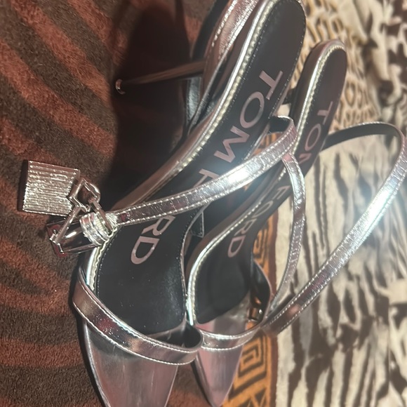 LAMINATED NAPPA LEATHER PADLOCK POINTY NAKED SANDAL LIKE NEW